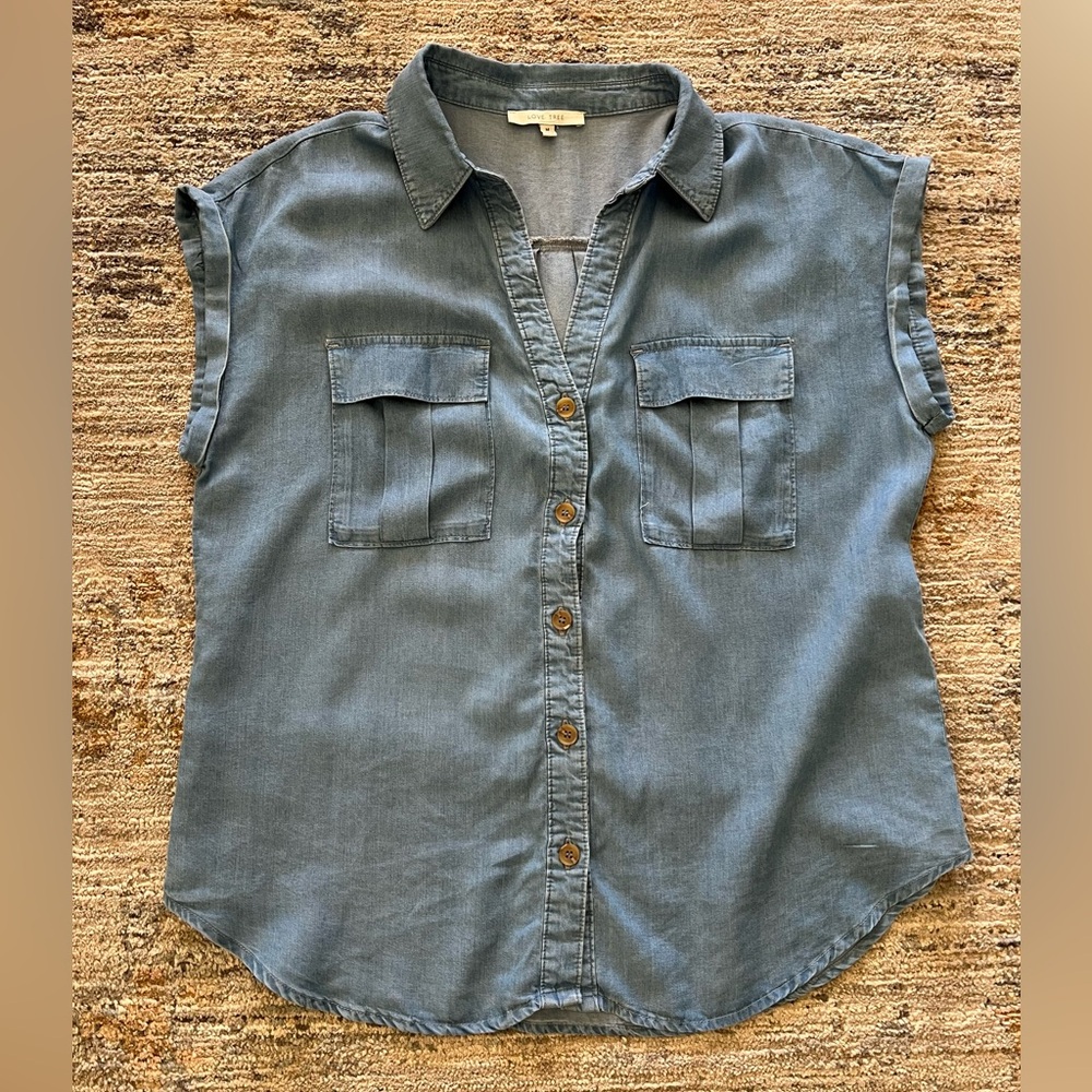 Love Tree tencle button up short sleeve top. Medium